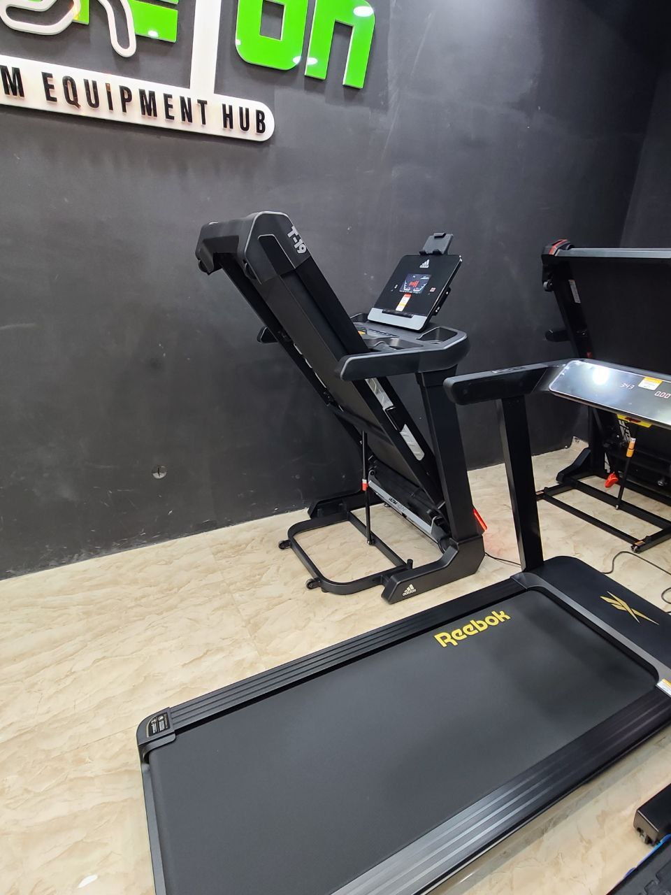 Adidas T19 treadmill - Image 5